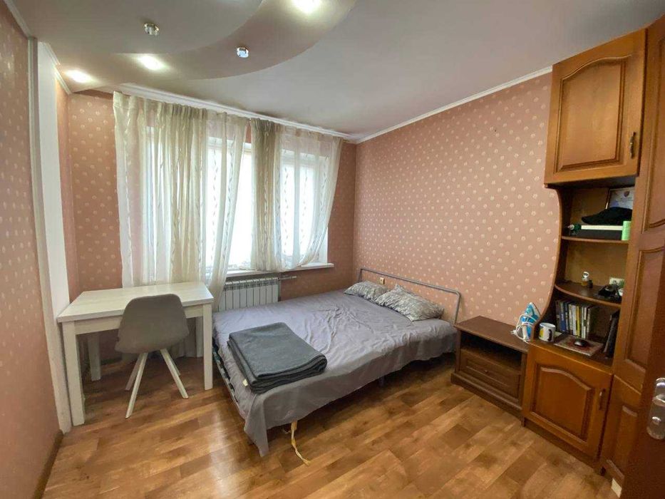 Продаётся трёхкомнатная квартира в центре, по ул. Кобылянского