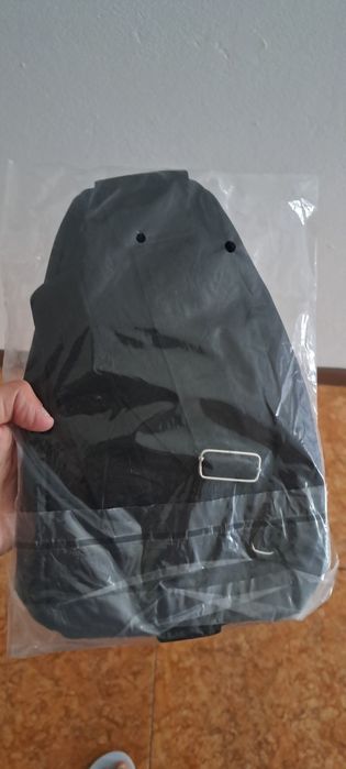 Bolsa de Peito Preta Nova