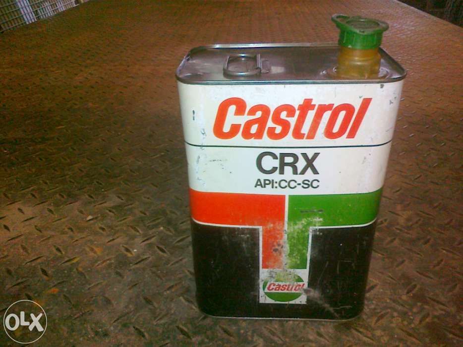 Embalagens / Latas antigas de óleo e massa.