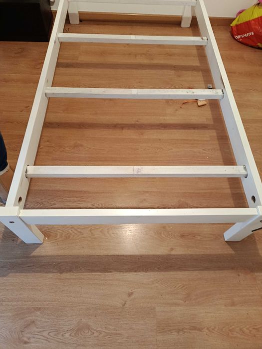 Cama de madeira branca e colchão 1,00/1.90 , estrado e colchão