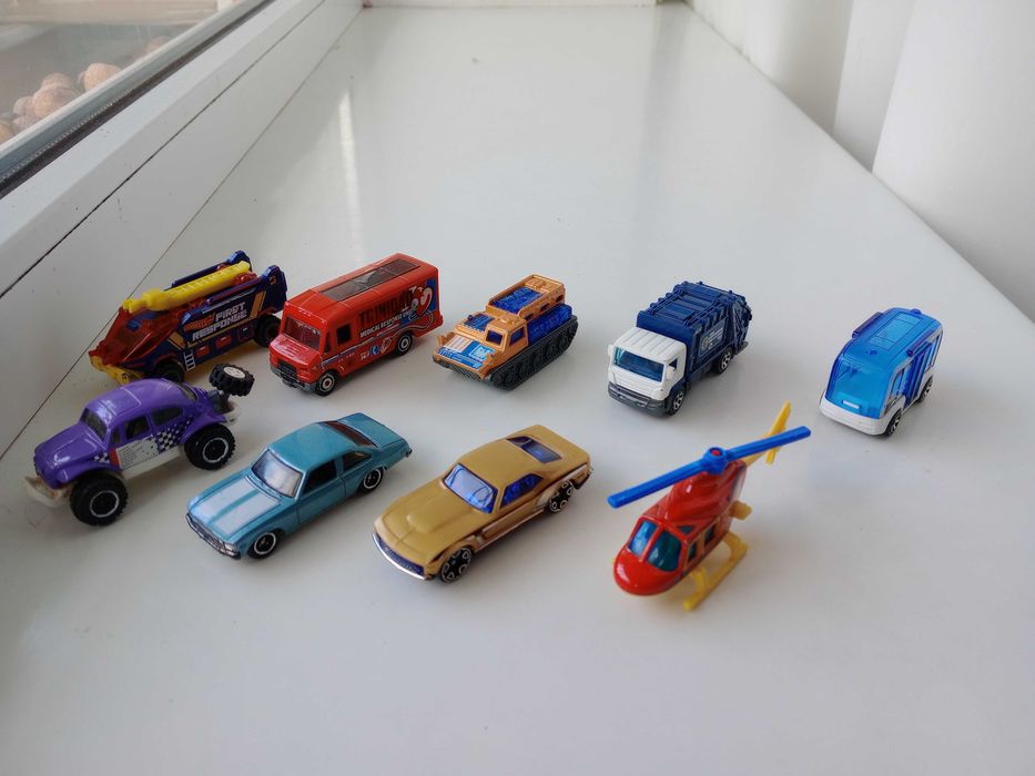 Машинки Hotwheels Matchbox и вертолет