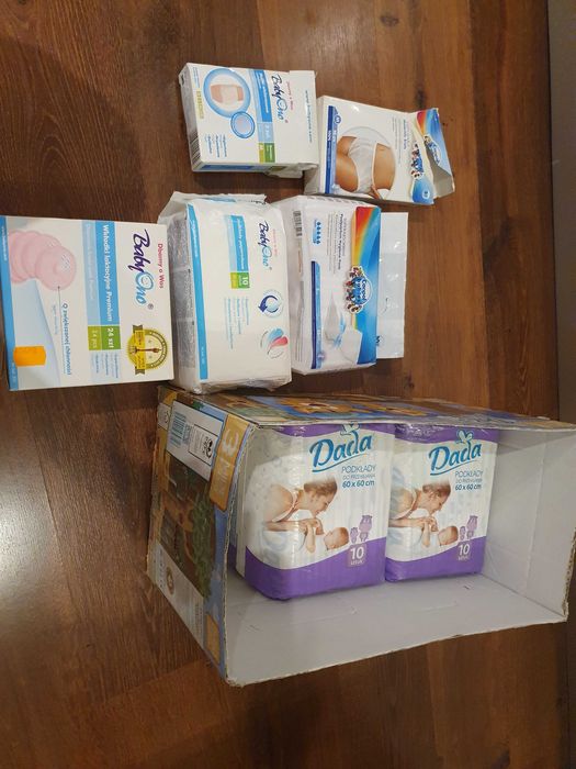 Zestaw rzeczy dla przyszłej mamy:podkłady, wkładki