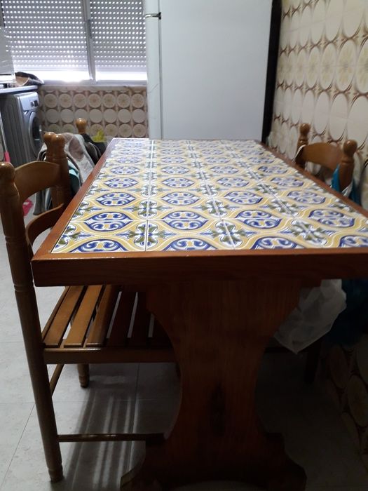 Kitchen Table.64737915785601120