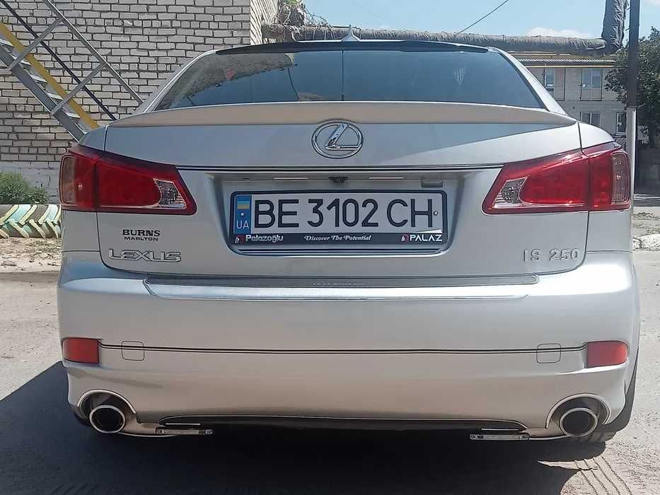 Lexus is 250 AWD 2011г.в.
