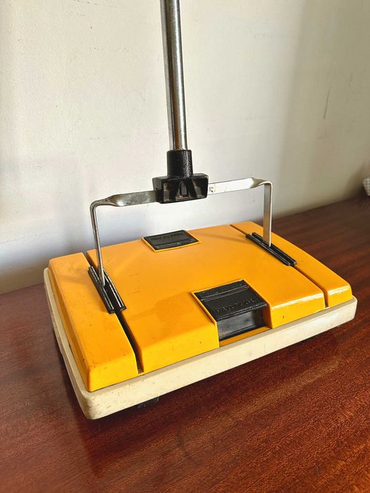 Artigos Retro Vintage "Conta-me como foi" (Batedeira, Balança, TV ..)