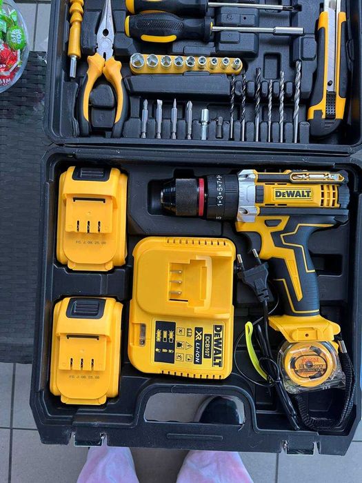 Дрель-шуруповерт аккумуляторный DeWALT DCD996P2