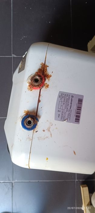 Termo acumulador a funcionar mas pinga