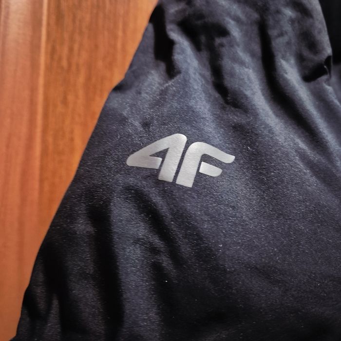 Зимовий чоловічий пуховік