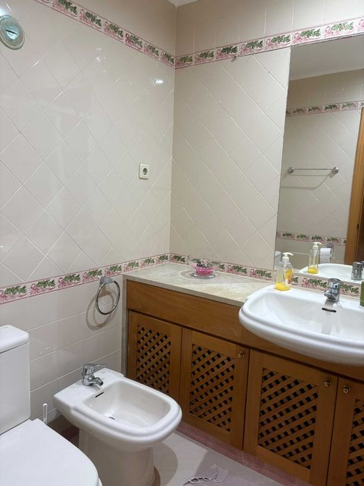 Aluguer de 2 quartos, Monte da Caparica