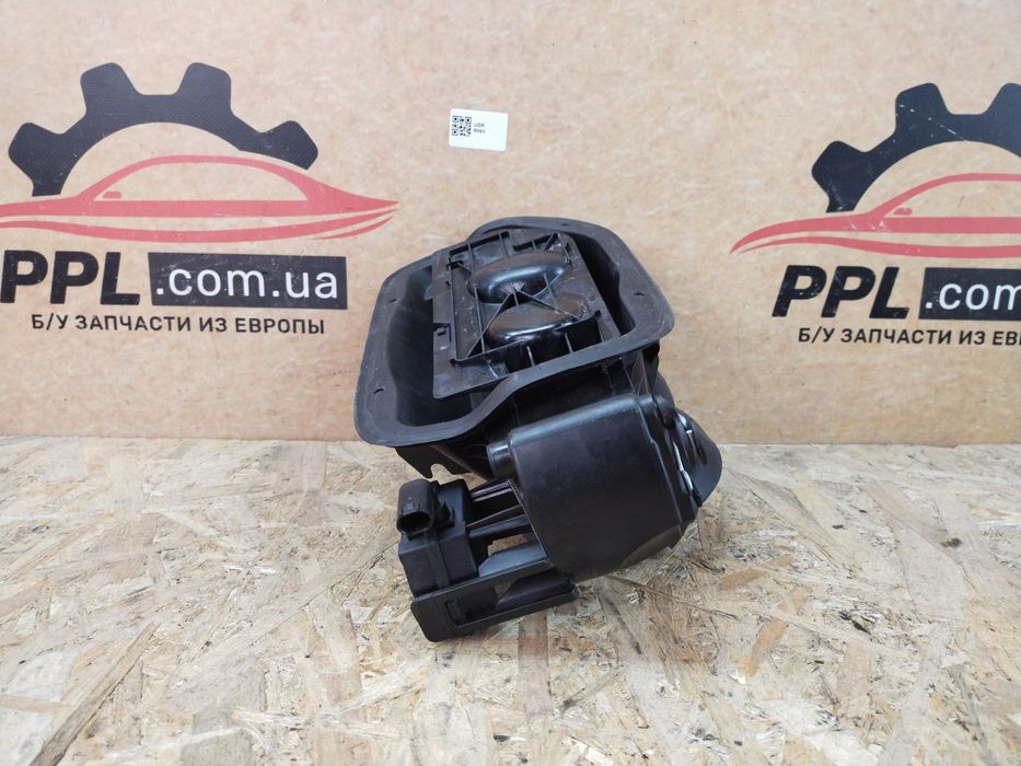BMW 4 F33 2013-2020 корпус лючка топливного бака бензобака 51177270762