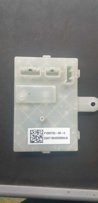 Блок управления портом зарядки Tesla Model 3 P1092755-98-D