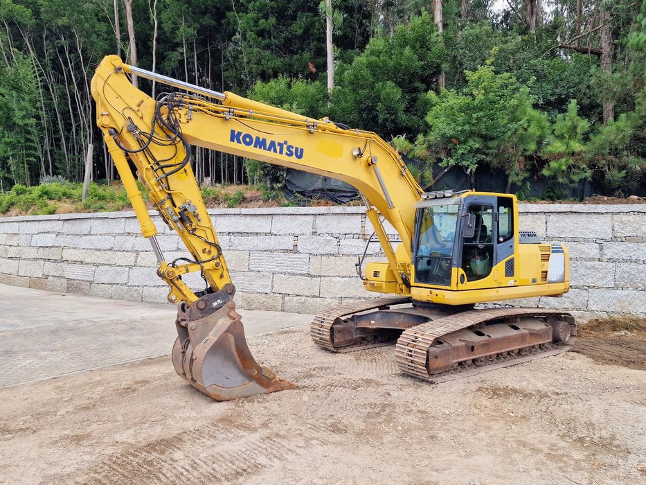 Escavadora komatsu pc 210