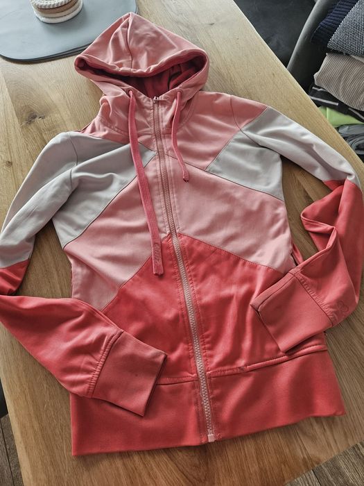 Różowa śliska bluza