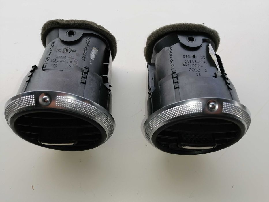 Kratka nawiewu w deskę Audi A3 8P nr: 8P0  820  901  A