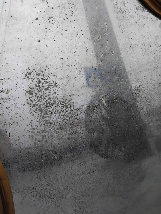 Espelho em talha dourada