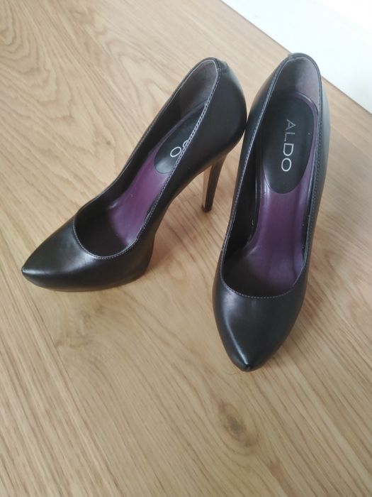 Sapatos Aldo número 36.