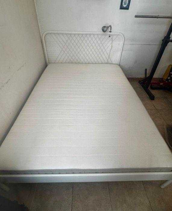 Cama IKEA NESTTUN + colchão + estrado (140X200 cm)