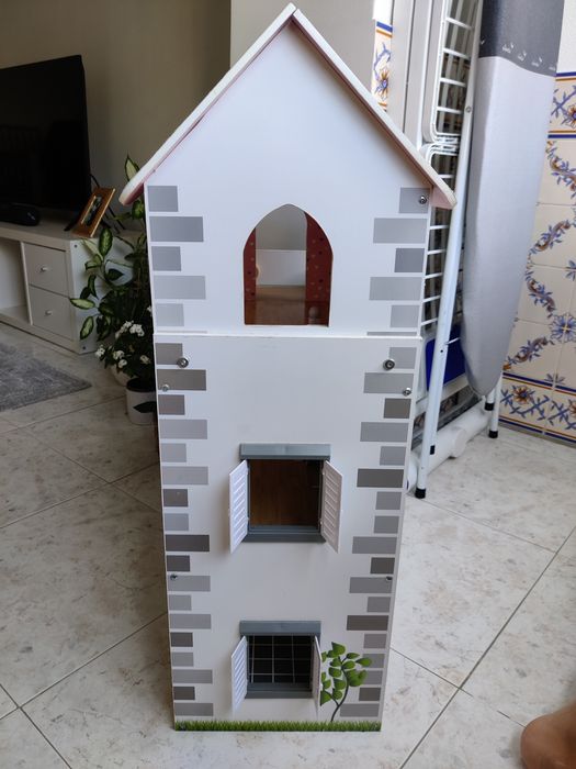 Casa de bonecas madeira