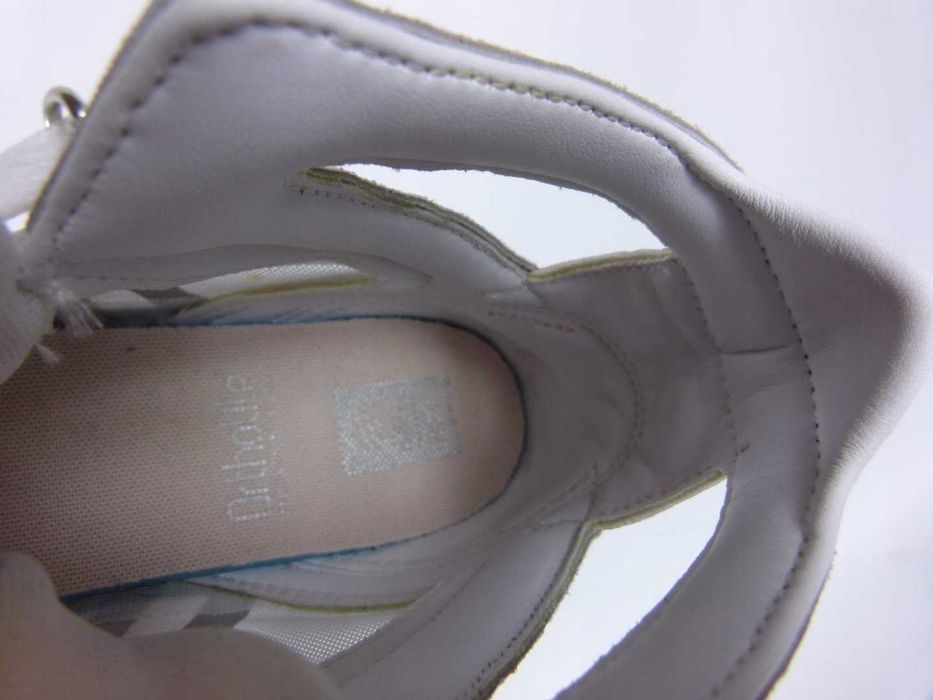 Adidas Neo skórzane trampki 41,1/3 - 26 cm