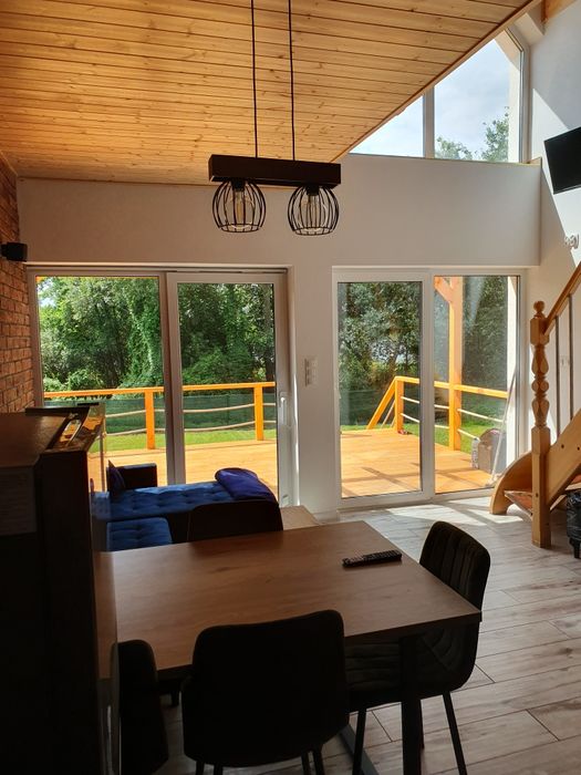 Domek nad Jeziorem Grabowo z jacuzzi-balia oraz sauną.