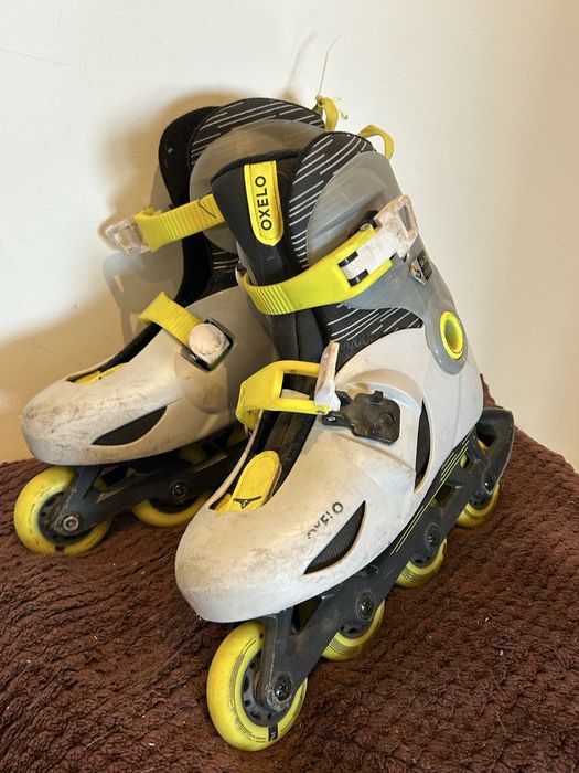 regulowane rolki dziecięce Oxelo w rozmiarze 34–36 (długość stopy 21,5–22,5 cm)