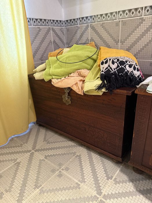 Duas baús em otimo estado