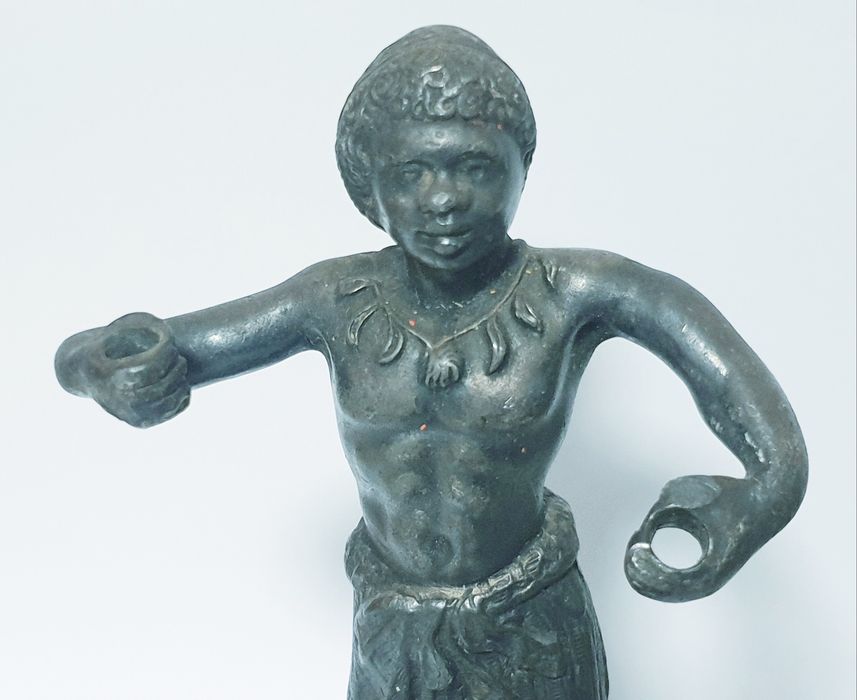 Antiga escultura incompleta- suporte de relógio de bolso e fosforeira