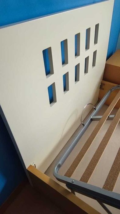 Cama e colchão de corpo e meio com medidas 1.20 X 1.92 com arrumação