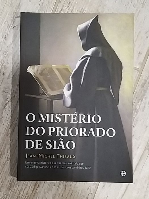 Livros variados em bom estado.