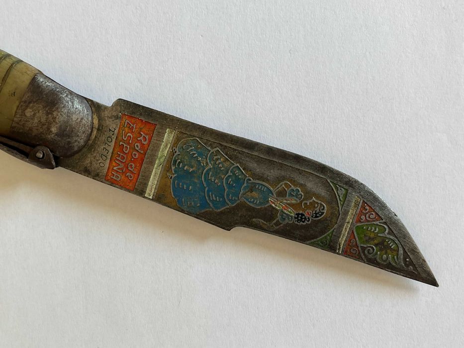 Navalha muito antiga com figura de dançarina espanhola na lamina