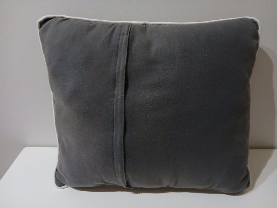 Conjunto de quatro almofadas cinza escuro