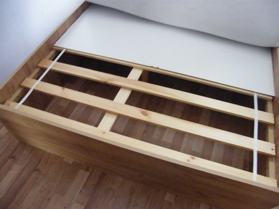 sprzedam łóżko do sypialni.