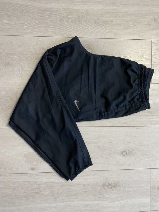 NIKE Essential r.L oryginalne cienkie spodnie biegowe męskie