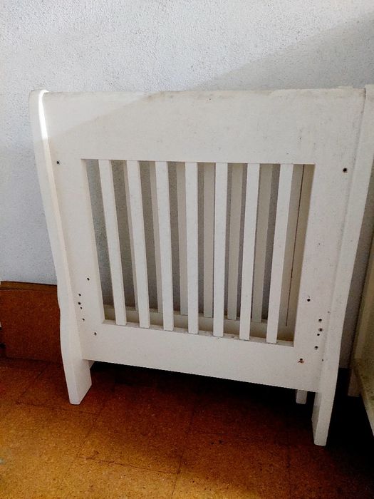 Cama de criança da Companhia Inglesa