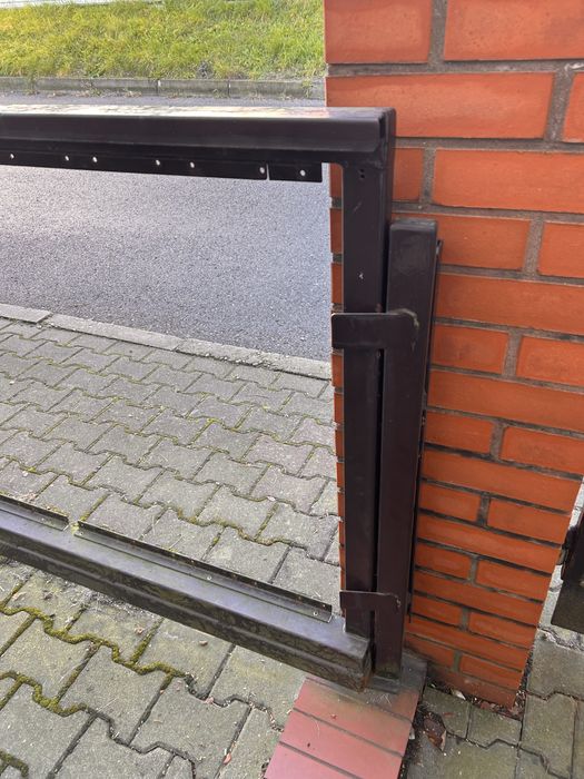 Brama przesuwna solidna