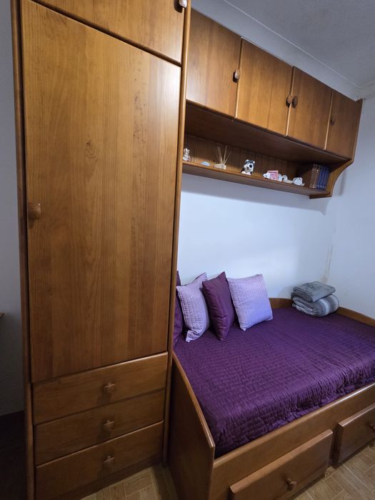 Móvel de quarto com cama imbutida
