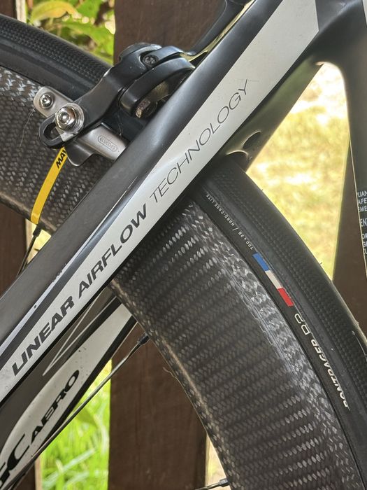 BH Aero / Rodas Aero Carbono 60 Mavic / Guiador Aero integrado