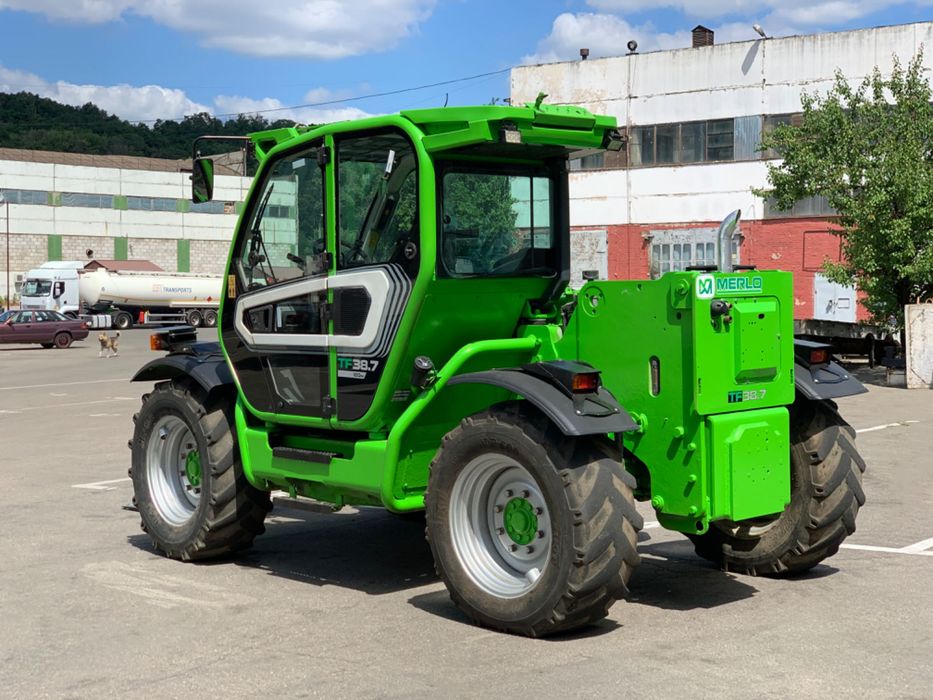 Телескопічний навантажувач MERLO TF 38.7