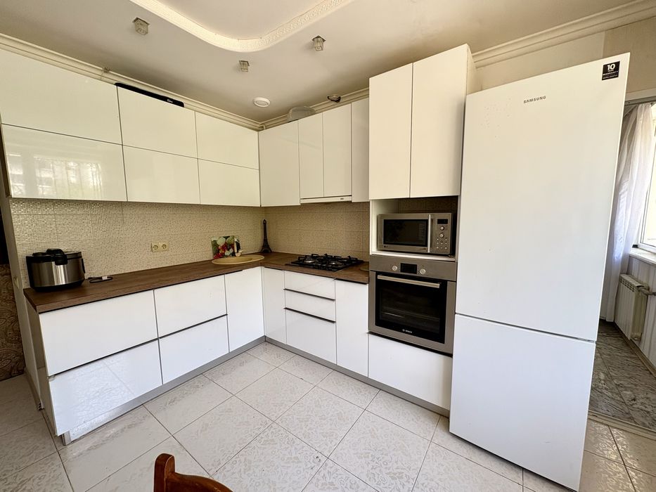 Продається 3х кімнатна квартра 105м2, вул. Дружби Народів 228а