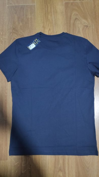 T shirt polo com etiqueta