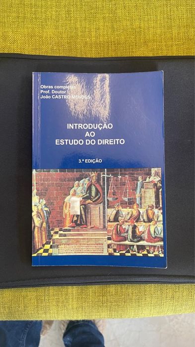 Vendo livro de introducao ao estudo do direito