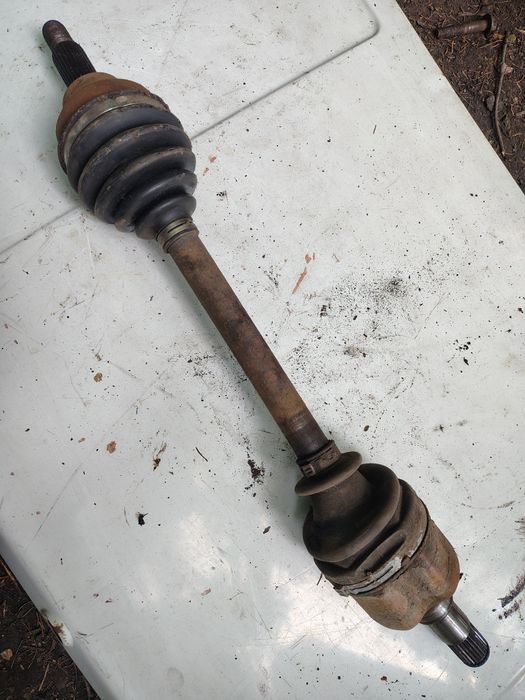 Полуось ліва коротка ford mondeo 3/ 2.0 бензин