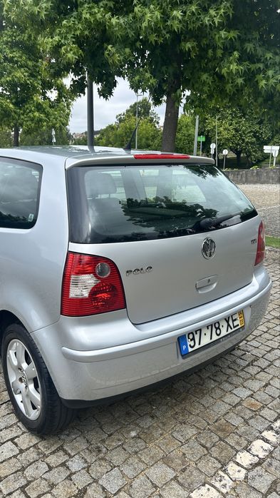 Volkswagen Polo 1.4 TDI  75 cavalos - cor cinza