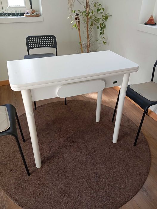 Conjunto Mesa e Cadeiras