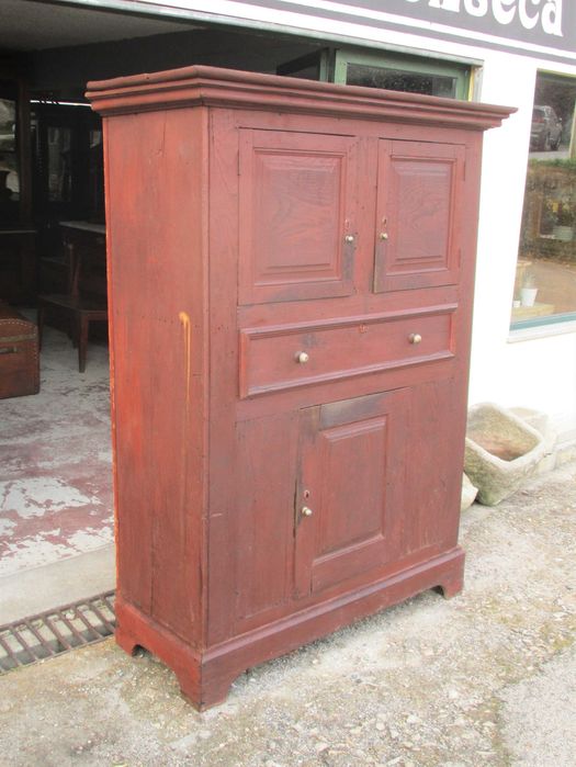 Antigo móvel armário rústico pintado