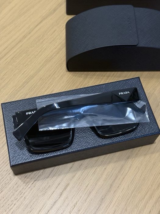 Okulary przeciwsłoneczne Prada – komplet, bardzo dobry stan