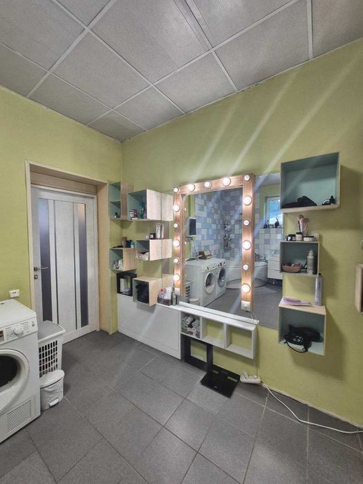 будинок для комфортного життя : паркомісце, краєвид, затишок