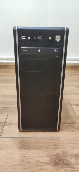 Надійний корпус ATX з DVD-приводом та охолодженням