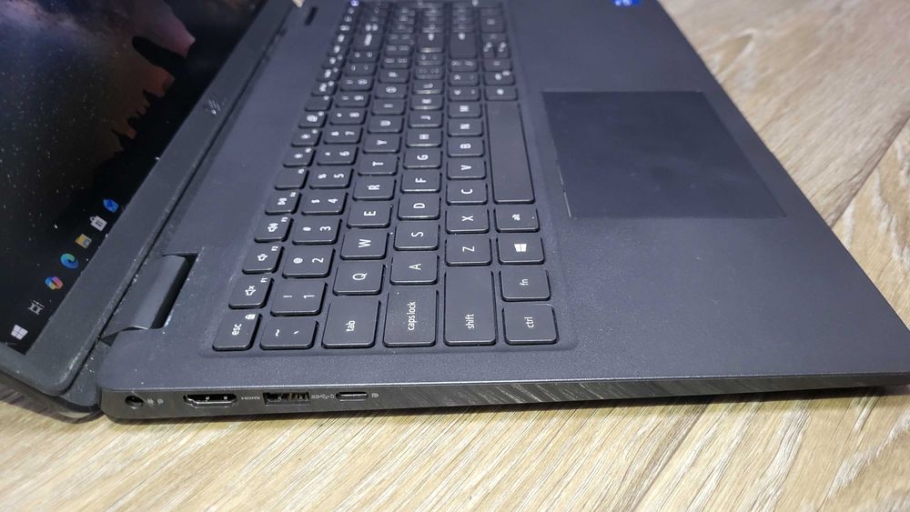 Ноутбук Dell  3520 i5 1135g7/Iris XE Graphic/8gb ddr4/m2 ssd 256gb