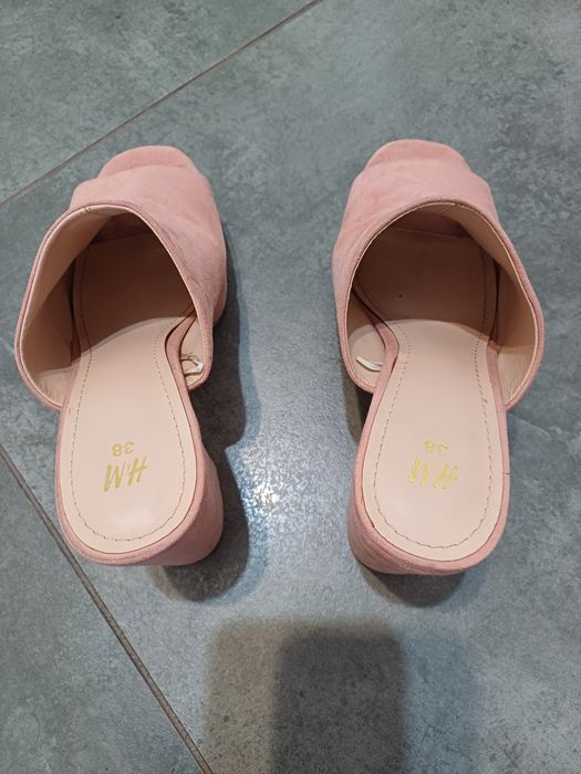 Zamszowe buty damskie na koturnie H&M r. 38